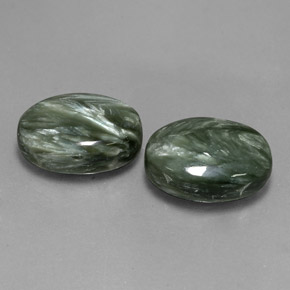 Serafinite naturale verde da 13,00 ct, taglio ovale, opaco
