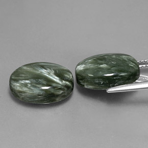Serafinite naturale verde da 13,00 ct, taglio ovale, opaco