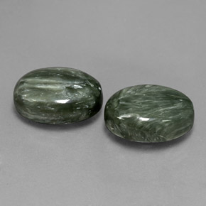 Serafinite naturale verde da 12,72 ct, taglio ovale, opaco