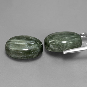 Serafinite naturale verde da 12,72 ct, taglio ovale, opaco
