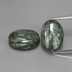 Serafinite naturale verde da 11,70 ct, taglio ovale, opaco
