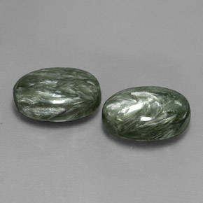 Serafinite naturale verde da 11,70 ct, taglio ovale, opaco