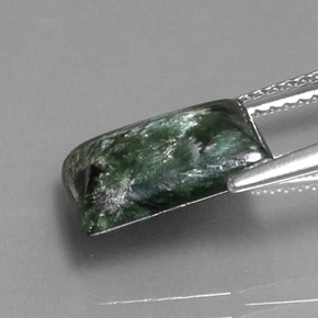 Serafinite naturale verde da 3,31 ct, baguette, opaco