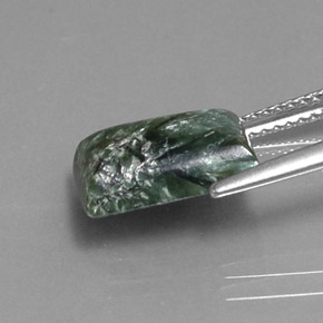 Serafinite naturale verde da 3,68 ct, baguette, opaco