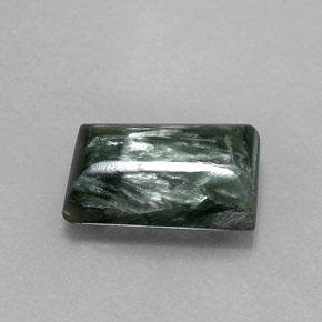 Serafinite naturale verde da 5,60 ct, baguette, opaco