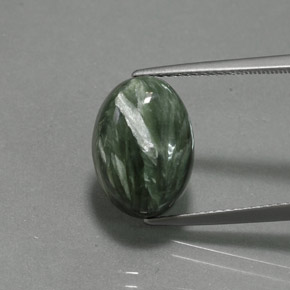 Serafinito Verde naturale da 6.90 ct, Taglio ovale, Opaco