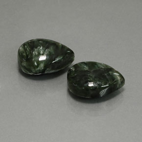Serafinite naturale verde da 11,57 ct, taglio a pera, opaco
