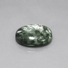 Serafinito Verde naturale da 9.66 ct, Taglio ovale, Opaco