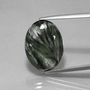 Serafinito Verde naturale da 9.42 ct, Taglio ovale, Opaco