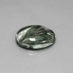 Serafinito Verde naturale da 9.42 ct, Taglio ovale, Opaco