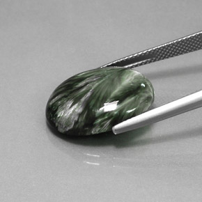 Serafinito Verde naturale da 9.42 ct, Taglio ovale, Opaco