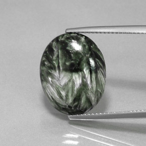 Serafinito Verde naturale da 8.68 ct, Taglio ovale, Opaco