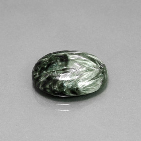 Serafinito Verde naturale da 8.68 ct, Taglio ovale, Opaco