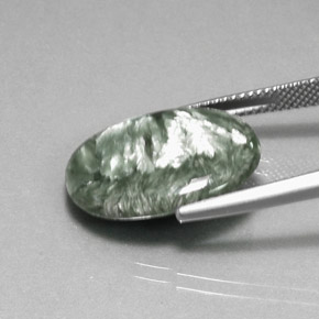 Serafinite naturale verde da 8,72 ct, taglio ovale, opaco