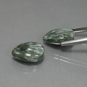 Serafinite naturale verde da 10,72 ct, taglio a pera, opaco