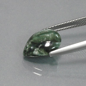 Serafinito Verde naturale da 2.82 ct, Forma a pera, Opaco