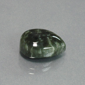 Serafinite naturale verde da 5,93 ct, taglio a pera, opaco