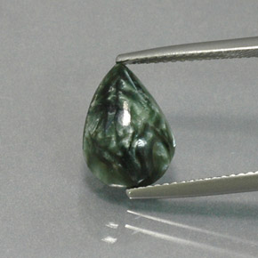 Serafinite naturale verde da 3,20 ct, taglio a pera, opaco
