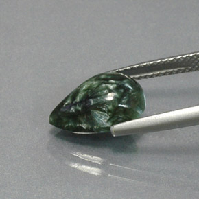 Serafinite naturale verde da 3,20 ct, taglio a pera, opaco