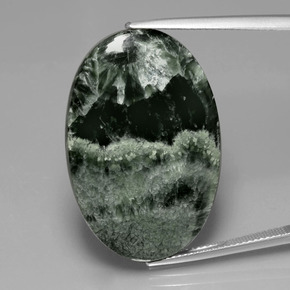 Serafinito Verde naturale da 27.31 ct, Taglio ovale, Opaco