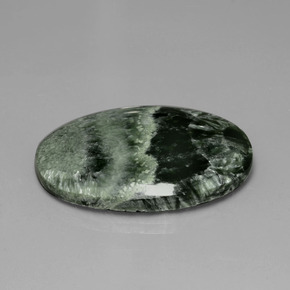Serafinito Verde naturale da 27.31 ct, Taglio ovale, Opaco
