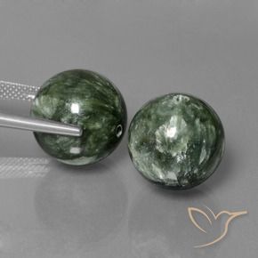 Gemme di Serafinito Verde grigiastro naturale da 36.86 ct, Sfera, Opaco