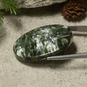 Serafinito Verde terroso naturale da 35.44 ct, Taglio ovale, Opaco