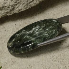 Serafinito Verde scuro naturale da 40.35 ct, Taglio ovale, Opaco