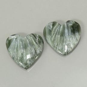 Serafinite naturale verde da 8,39 ct, a forma di cuore, opaco
