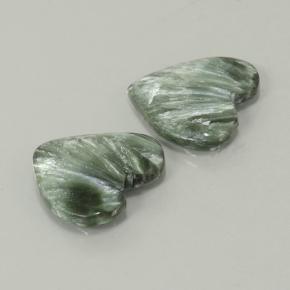 Serafinite naturale verde da 8,39 ct, a forma di cuore, opaco