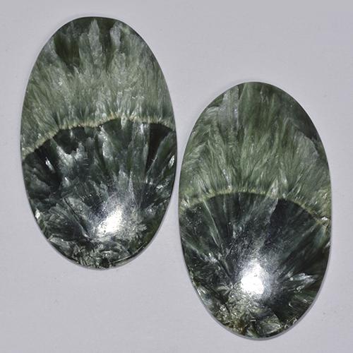 Gemme di Serafinito Verde scuro naturale da 44.48 ct, Taglio ovale, Opaco