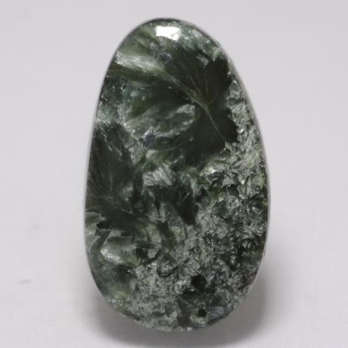Serafinite naturale verde da 6,42 ct, forma fantasia, opaco