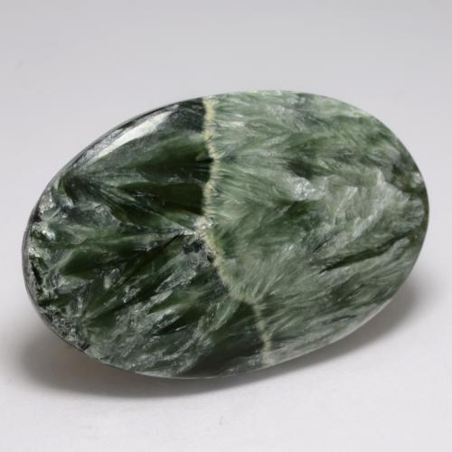 Serafinito Verde scuro naturale da 21.21 ct, Taglio ovale, Opaco
