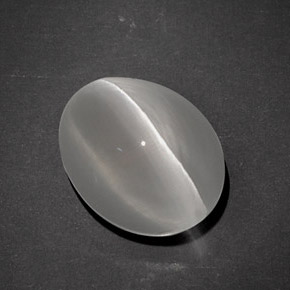 Sillimanite cat's eye naturale grigio da 7,96 ct, taglio ovale, traslucido