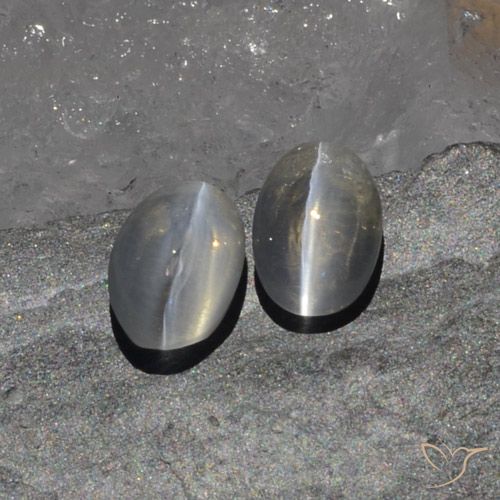 1.97ctw Naturale Grigio molto chiaro Sillimanite effetto occhio di gatto, Ovale, Traslucido