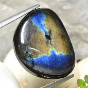 Spettrolite naturale multicolore da 9,04 ct, forma fantasia, opaco
