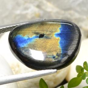 Spettrolite naturale multicolore da 9,04 ct, forma fantasia, opaco