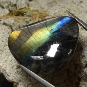 Spettrolite naturale multicolore da 19,11 ct, forma fantasia, opaco