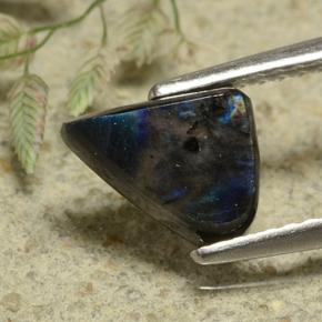 Spettrolite naturale multicolore da 1,09 ct, forma fantasia, opaco