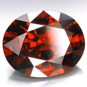 Granato spessartite Rosso naturale da 9.53 ct, Taglio ovale, VVS-VS