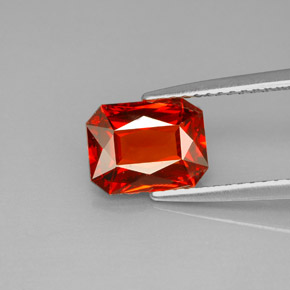 Granato spessartite naturale rosso da 2,42 ct, taglio smeraldo, VVS-VS