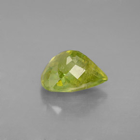 Sfene naturale verde da 2,47 ct, taglio a pera, SI