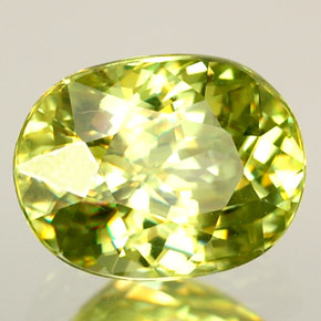 Sfene Verde giallastro naturale da 2.12 ct, Taglio ovale, VS