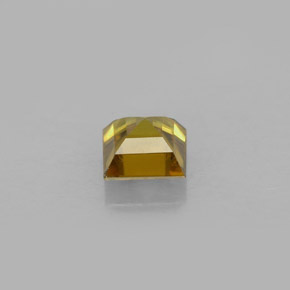 Sfene naturale giallo da 0,68 ct, quadrato, VS