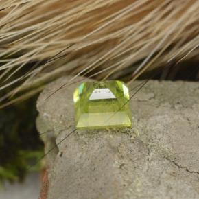 Sfene naturale verde da 0,57 ct, quadrato, VS-SI
