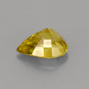 Sfene Oro verdastro naturale da 1.38 ct, Forma a pera, VS