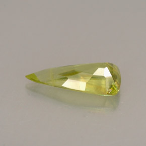 Sfene naturale verde da 0,74 ct, trillion, VS
