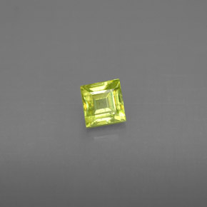 Sfene naturale verde da 0,45 ct, quadrato, VS