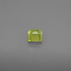 Sfene naturale verde da 0,45 ct, quadrato, VS
