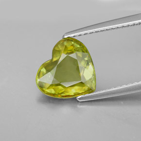 Sfene naturale verde da 2,43 ct, a forma di cuore, VS